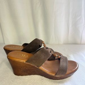 Italian Shoemakers Women's Lori Chocolate Wedge Sandal - Size 7.5M